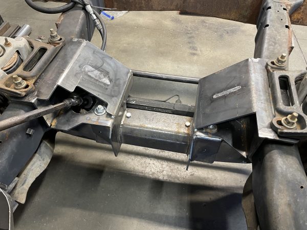 2003 'N Newer Bolt over Cradle - Image 4